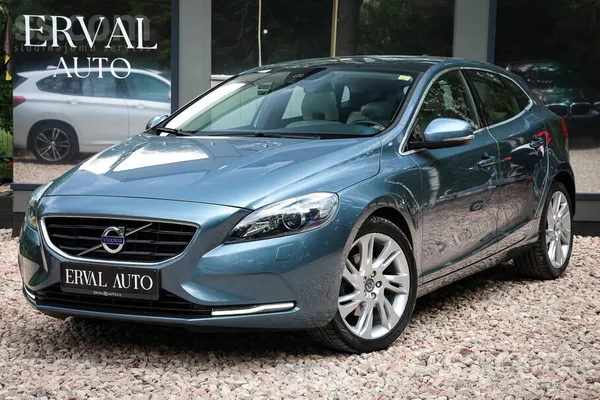 Tikko no Nīderlandes. 110kw/150zs. Volvo V40 1.6 benzīns. 

Auto tikko pie