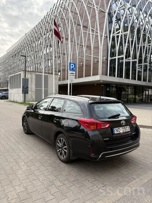 Toyota Auris - 1