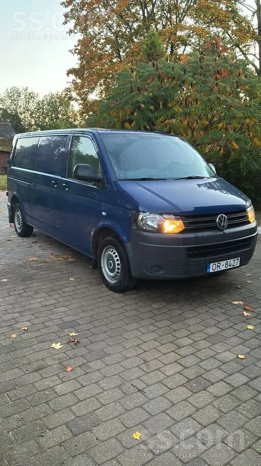 Pārdod busu ar 3 vietām ļoti labā kārtībā, garā bāze, 103kw/140zs dzinējs, e