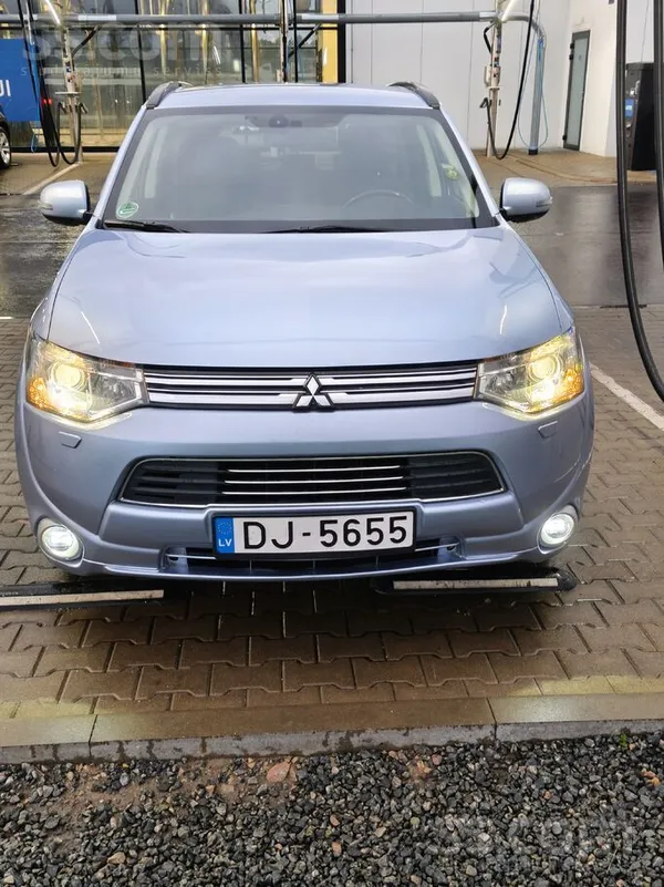 Заряжаемый гибрид Phev, средний расход 2, 3-3, 5л/100 км, годового налога не