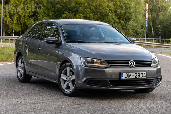 Volkswagen Jetta - 1