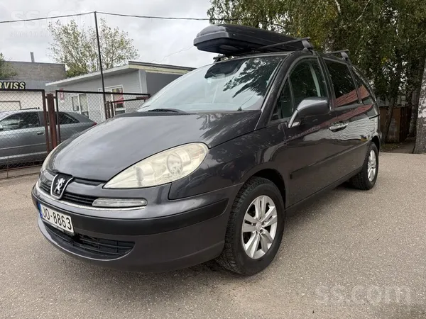 Peugeot Pārdod 8 sēdvietu dīzeļdzinēja minivenu ar manuālo