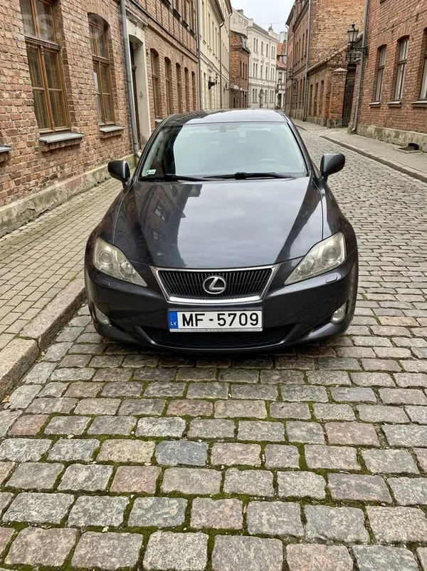 Lexus IS - 1