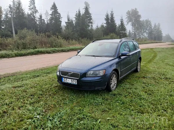 Pārdodu automašīnu, ikdienā lietota, salons un virsbūve atbilstoši auto vecu