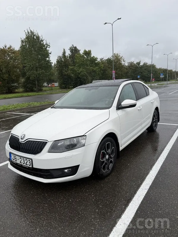 Pārdodu automašīnu labā stāvoklī. Tehniski tā ir pilnībā darba kārtībā un vi