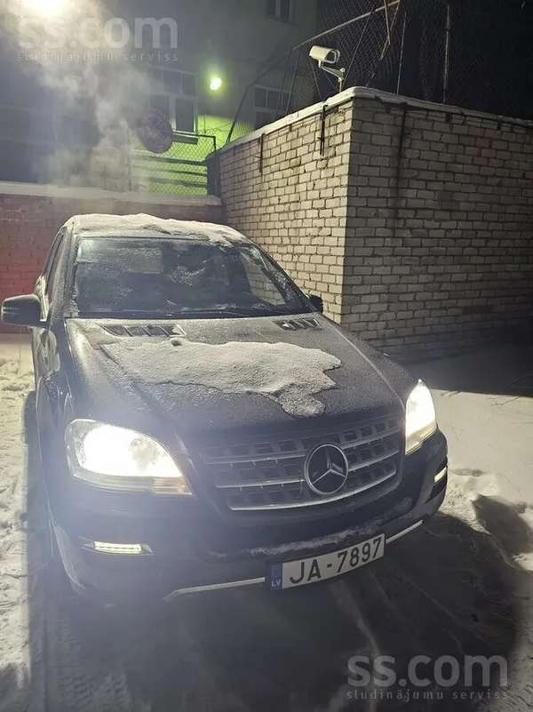 Pārdod Mercedes-Benz. 
Izlaiduma datums – 2011. gada septembris. 
Nobrauku