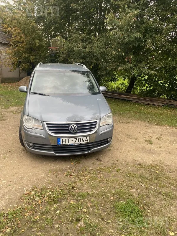Pārdodu ietilpīgu un praktisku 7-vietīgu ģimenes auto. Mašīnai ir derīga teh