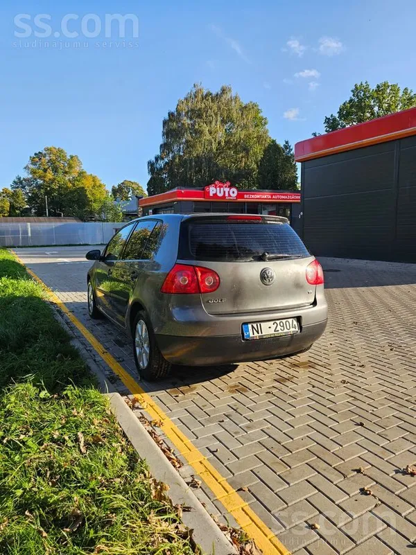 Volkswagen Golf 5 2005, 1.6 benzīns, Manuāls, Hečbeks, Pelēks — Latvijā