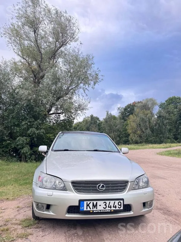 Продам автомобиль, Lexus is 200 
 Двигатель: 2.0 бензин
 Коробка: автомат