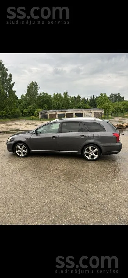 Toyota Avensis - 1