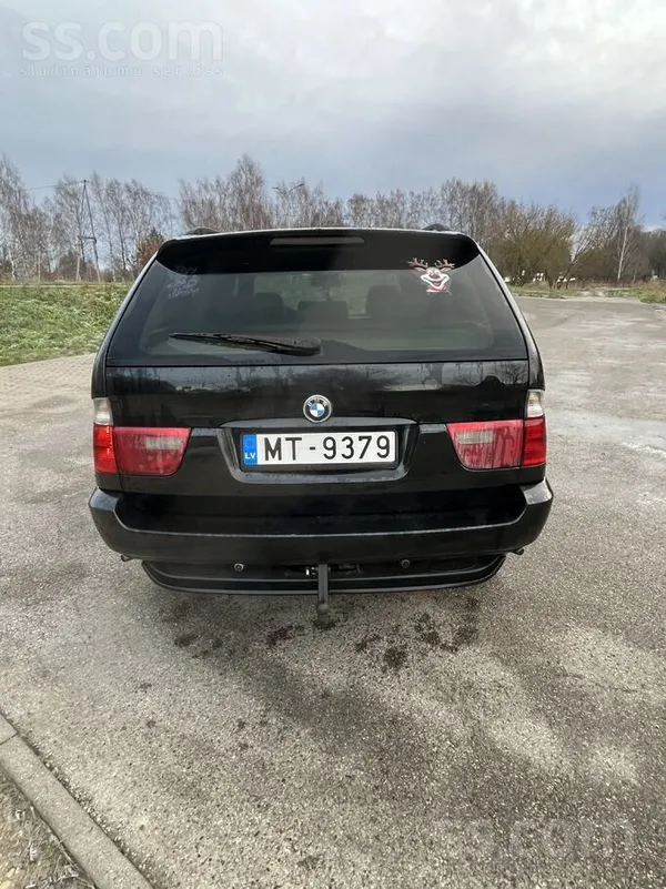 Pārdodu BMW x5 facelift. Tiko izieta tehniska apskate. Vizuāli ir kur pielik