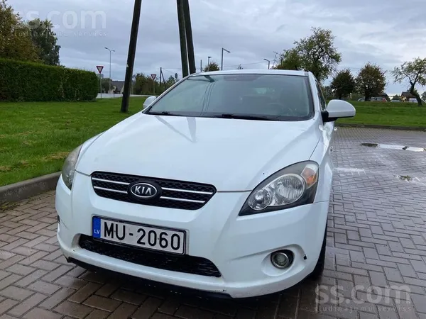 KIA Ceed 2008, 2.0D dīzelis, Manuāls, Hečbeks, Balts — Latvijā
