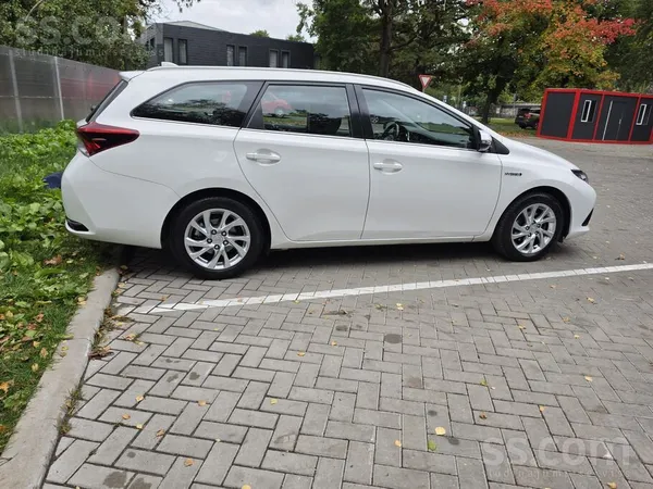 Продаётся Toyota Auris Touring Sports Hybrid, 2015 года

Автомобиль в хоро