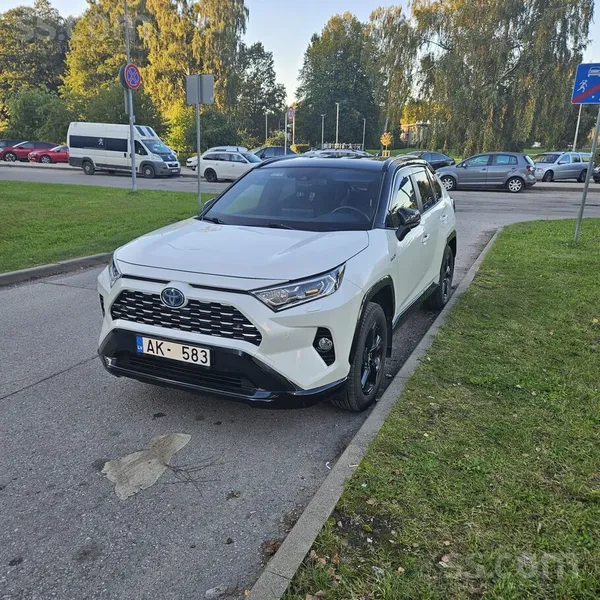 Pārdodu elegantu, jaudīgu un ļoti ekonomisku Toyota Rav4 (2022. gada modelis