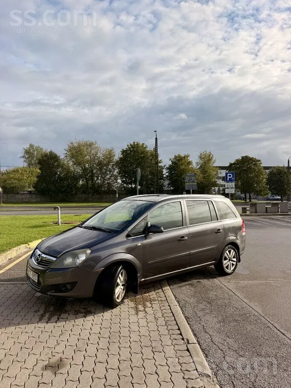 Opel Zafira - 1