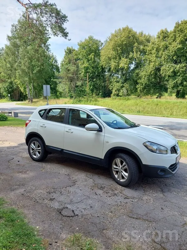 Nissan Qashqai 2014, 1.6D dīzelis, Manuāls, SUV/Apvidus, Balts — Latvijā