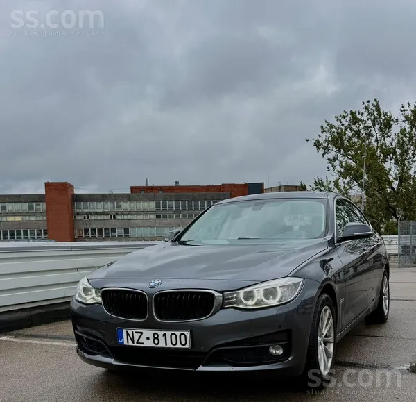 Tiek pārdots BMW 320 GT pelēkā krāsā. Auto labā tehniskā un vizuālā stāvoklī