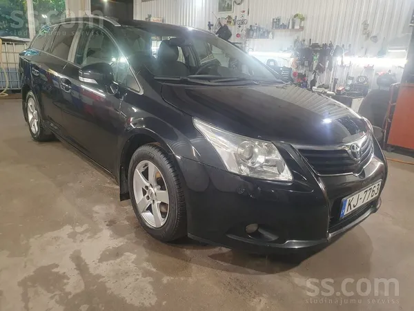 Toyota Avensis - 1