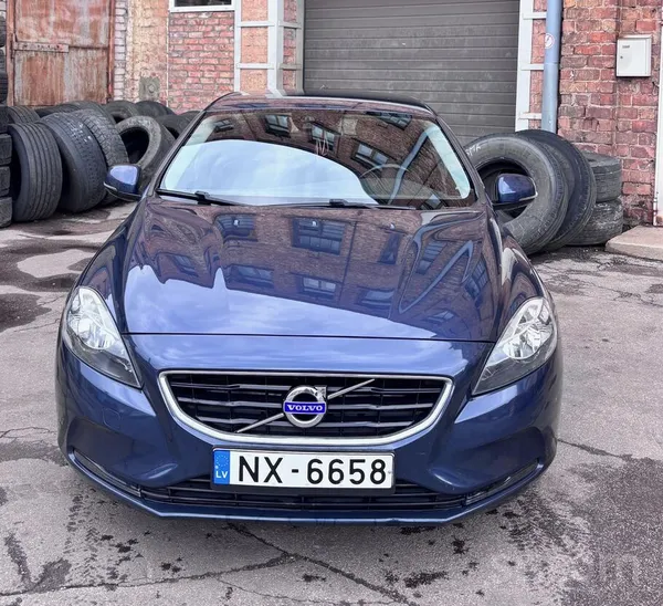 Volvo 2015. gada Volvo V40 R-Design ar 206 056 nobraukum