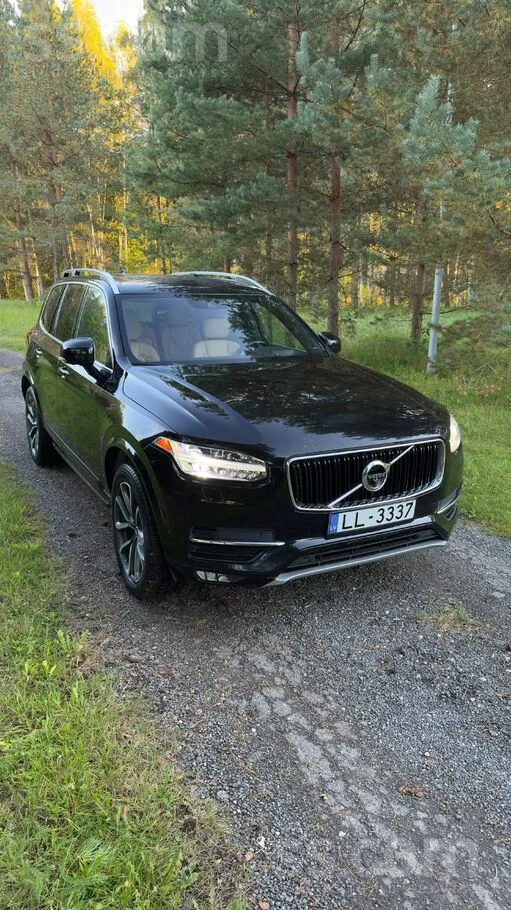 Pārdodu skaistu Volvo xc90. Melna salona un griestu apdare ar bēšas krāsas s