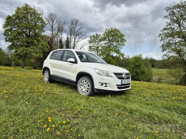 Volkswagen Tiguan - 1