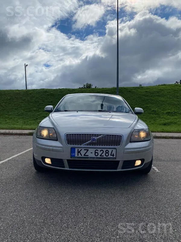 Pārdodu Volvo V50 2.4 D5 Automāts 132 kW / 180 Zs

 Nobraukums: 302000 Km
 T