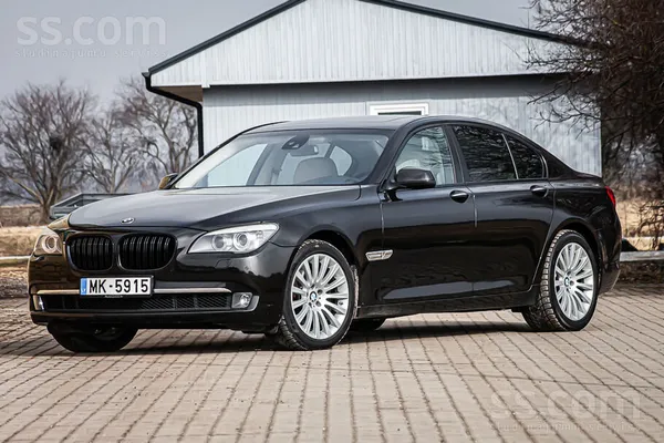 BMW 730 F01 3.0d. 180kw. Automašīnai mainīts ķēžu komplekts, šāles kā arī eļ