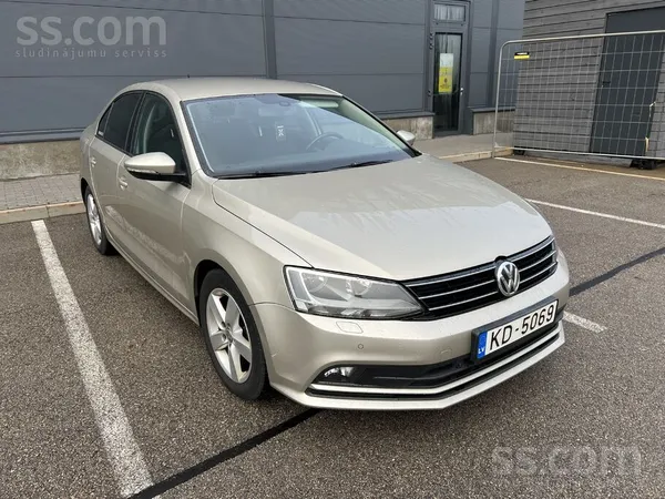 Volkswagen Jetta - 1
