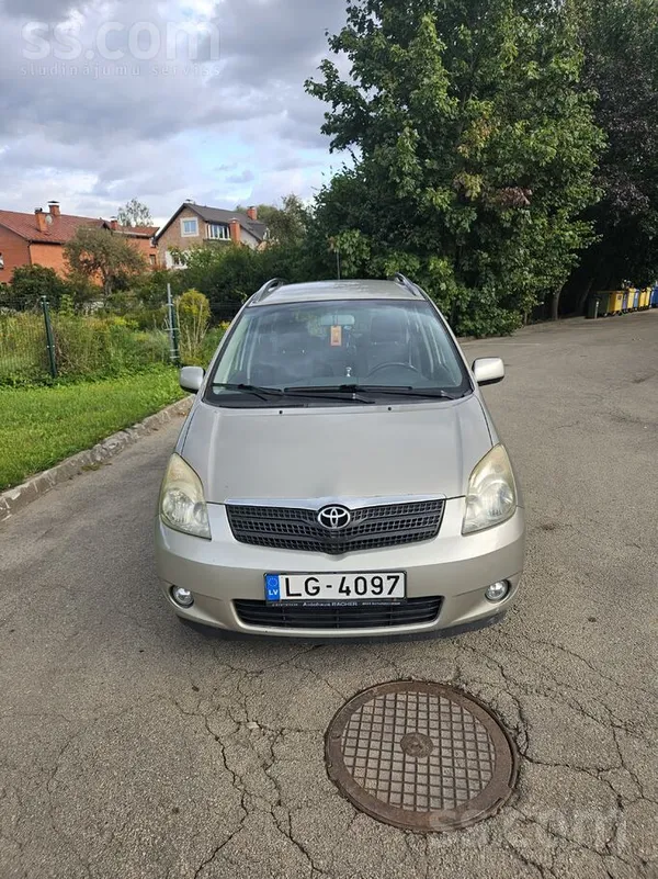 Toyota Corolla Verso 2003, 2.0D dīzelis, Manuāls, Furgons, Pelēks — Latvijā