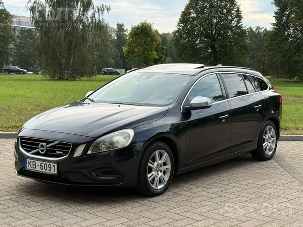 Volvo V60 2011, 2.4D dīzelis, Manuāls, Universāls, Melns — Latvijā