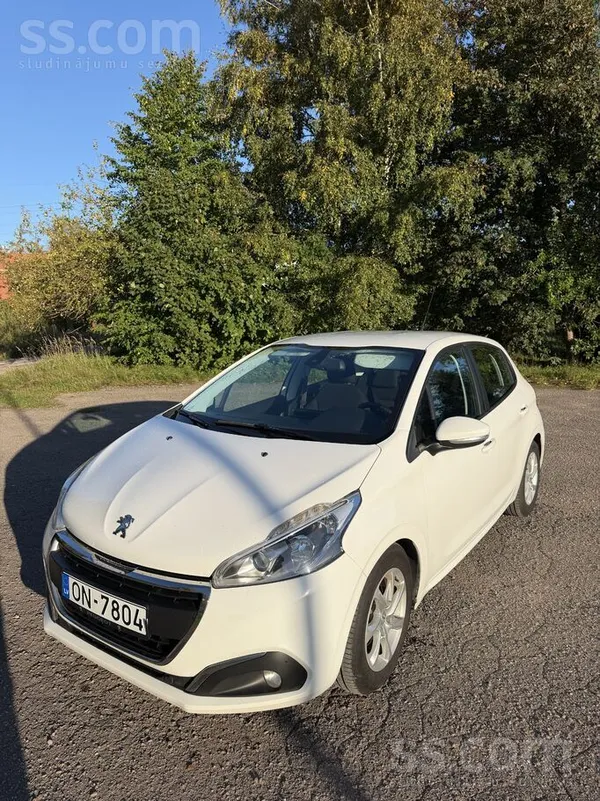 Peugeot 208 - 1