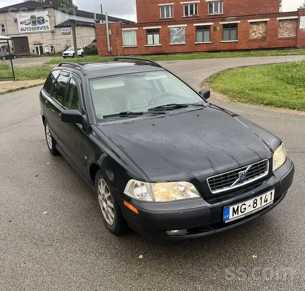 Pārdodu Volvo V40 ar 1.9 dīzeļa dzinēju. Mašīnai svaigi izieta skate. 
Tikk