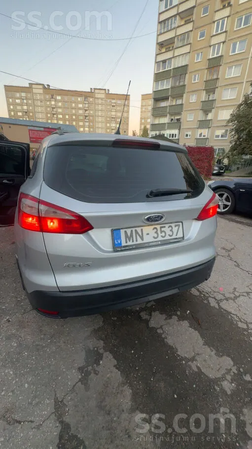 Ford Focus 2014 1.6D 6-ступенчатая механика

Продаю Ford Focus 2014 года в
