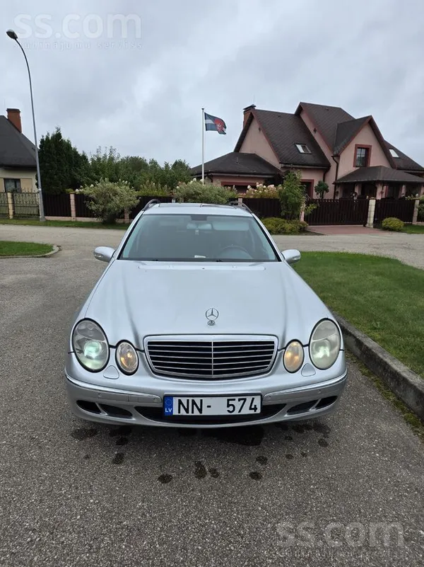 Mercedes E220 2003, 2.2D dīzelis, Automāts, Universāls, Pelēks — Latvijā