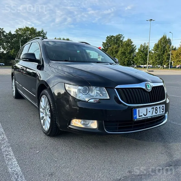 Продаётся Škoda Superb 2013 года, универсал, в хорошем техническом и визуаль