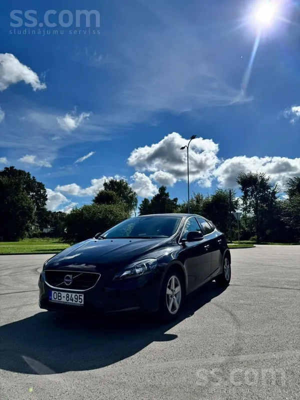 Volvo Pārdodu koptu un vizuāli pievilcīgu Volvo V40 ar 2
