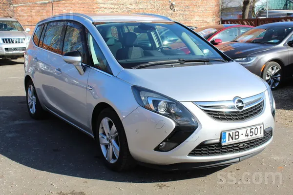 Opel Auto ir labā tehniskā un vizuālā stāvoklī. Bagātīg