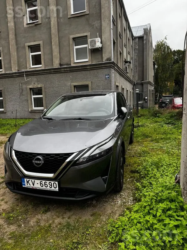 Nissan Qashqai, 2022 г. , 1.3 бензин, автомат. Пробег 51 220 км. 
Автомобил
