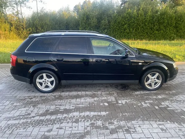 Pārdodu labu audia A4 ar svaigu TA. 

Pārdodot būs citi melni diski R16 be