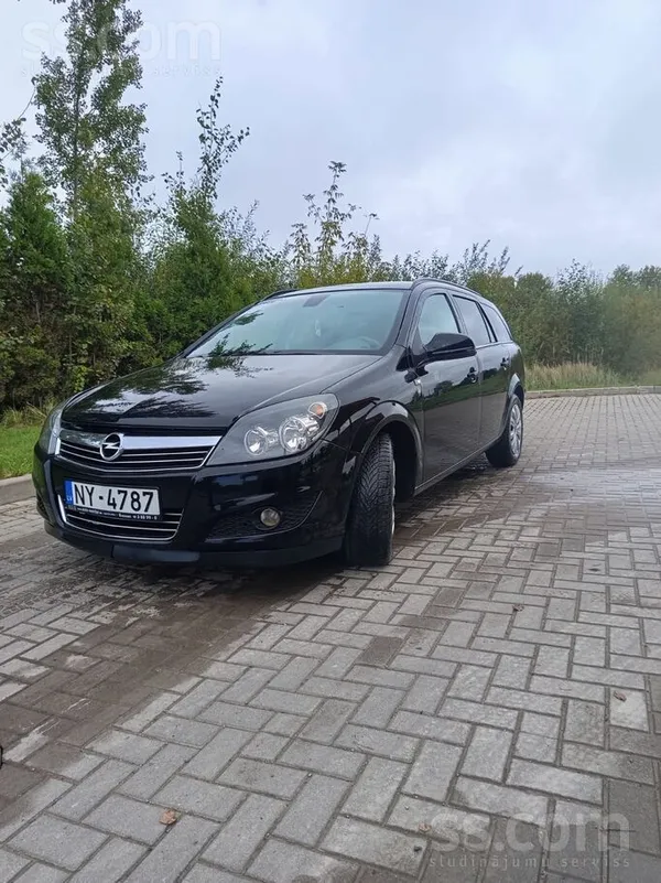 Auto labā tehniskajā un vizuālā stāvoklī, pilnīgi bez rūsas, LV 1.5 gada, la