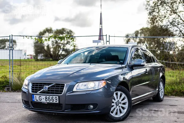 Volvo S80 ar 2.4 dīzeļdzinēju un automātisko ātrumkārbu.
Uzticams, ietilpī