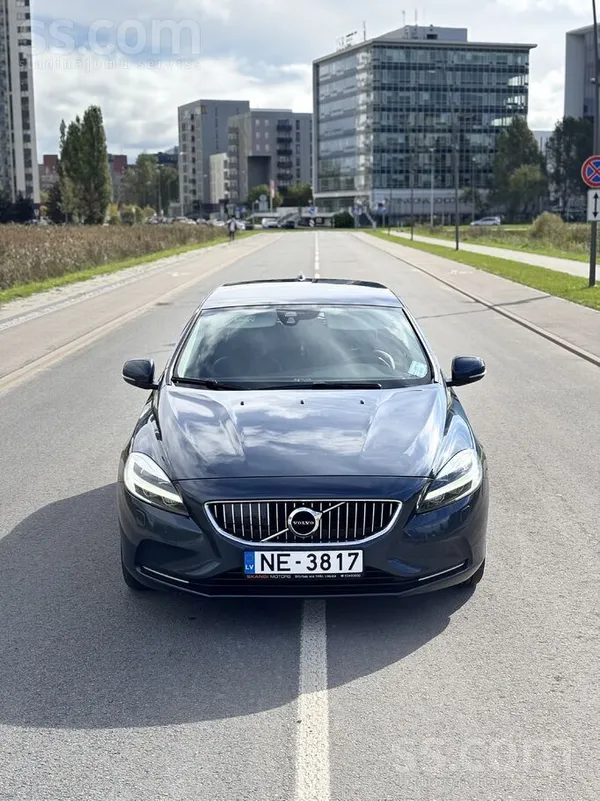 Privātpersona pārdod labu mašīnu ar svaigu TA. 
Mazs, bet ietilpīgs auto ar