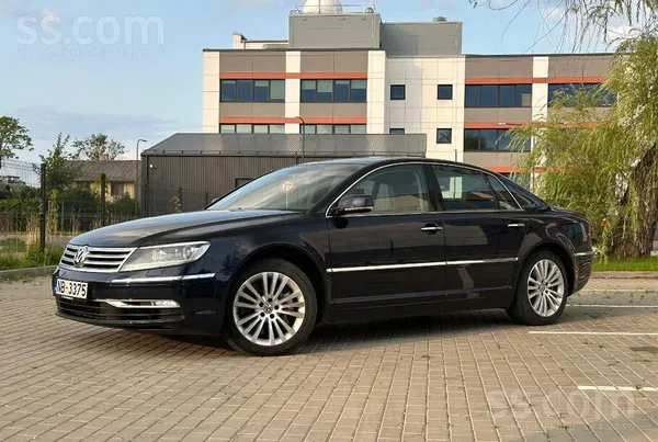 Volkswagen Phaeton - 1