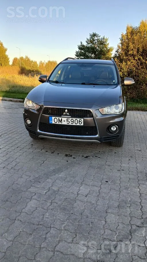 Mitsubisi Outlander 2, 3d, 103kw-140z. s. p. , 4×4, 7-vietas, manuāli 6ātrum