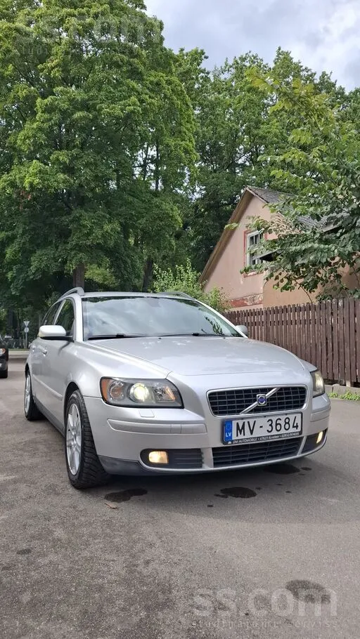 Pārdodu ļoti ekonomisku tai pat lakā jaudīgu auto 2.4 d5 132 kw(pa šoseju 4-