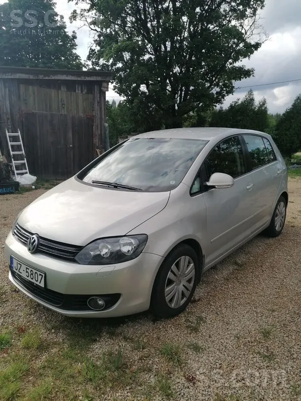Volkswagen Pārdodu mašīnu labā tehniskā kārtībā.