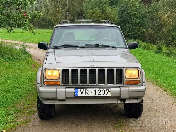 Jeep Cherokee - 1