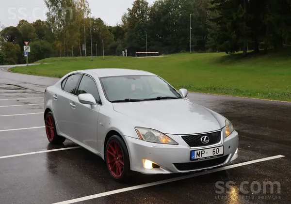 Pārdodu lexus is220d labā tehniskā un vizuālā stāvoklī.
2.2D 130kw
Diezga