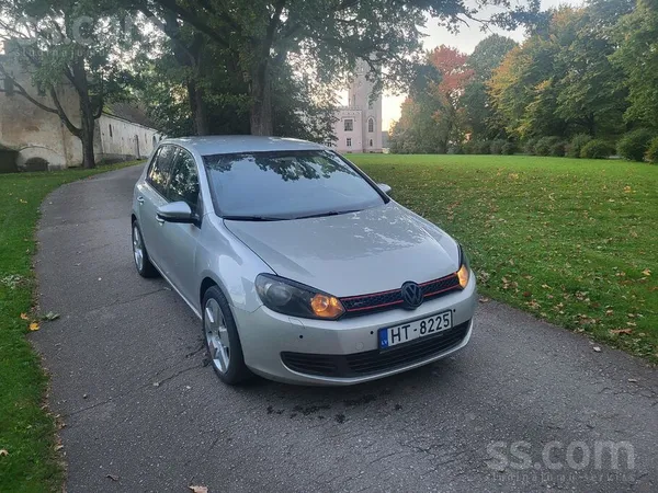 Volkswagen Golf 6 2011, 1.6D dīzelis, Manuāls, Hečbeks, Sudrabs — Latvijā