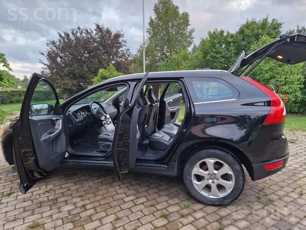 Pārdodu Volvo xc60, 2.0 dizelis 5 cilindri. 120kw, 6 ātrumi (manuālā kārba),
